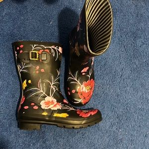 Size 9 womens floral rain boots